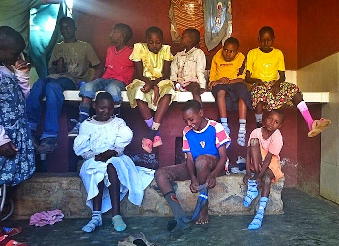 Mali dom Downow sindrom šarene čarapice World Youth Alliance