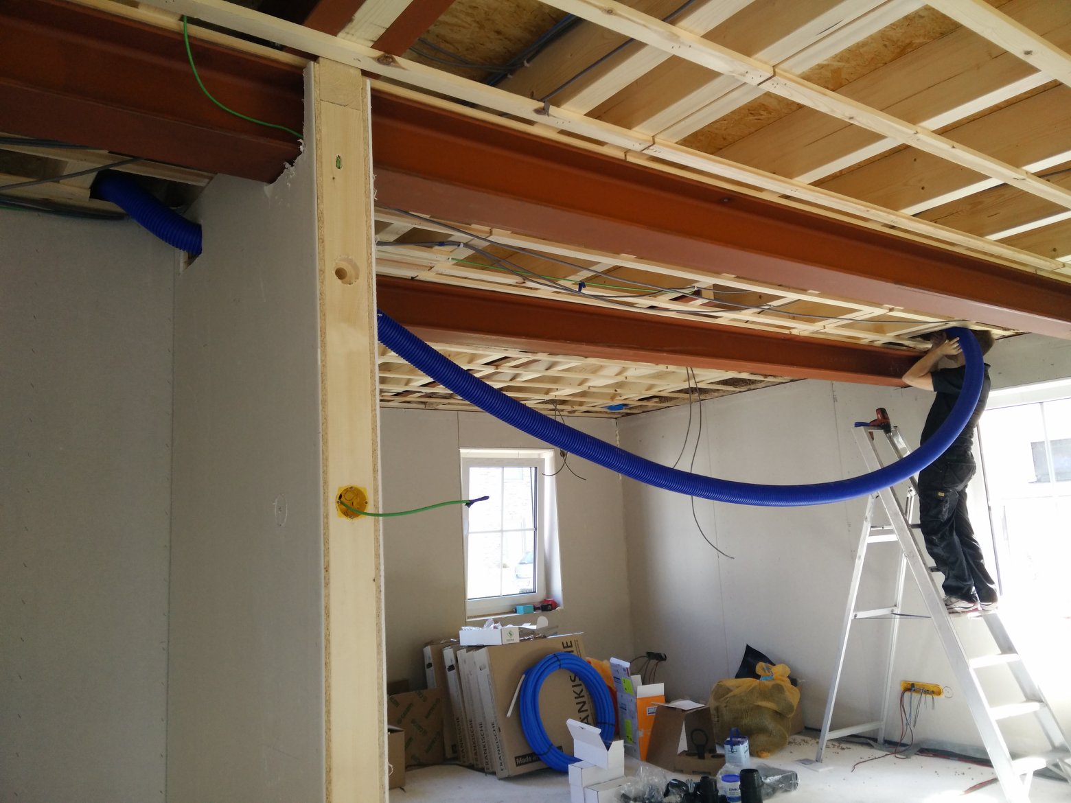 Bjorn en julie bouwen!: week 3 & 4 elektriciteit & ventilatie
