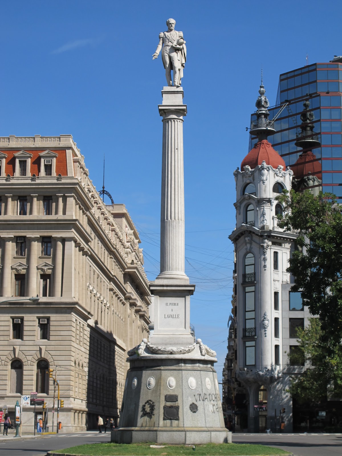 Edificios y Monumentos de Buenos Aires: Monumento al General Juan Lavalle