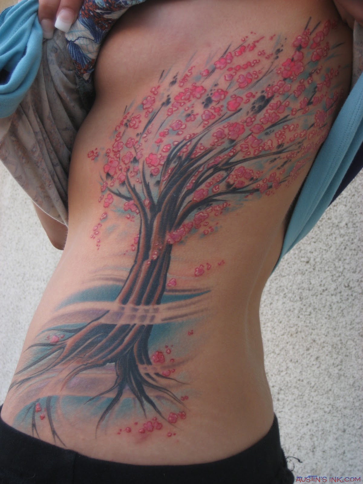http://3.bp.blogspot.com/-8eR0XHBVLIc/TwwLKBRvqvI/AAAAAAAADfs/8yqV9ToFvJU/s1600/tree+on+girl+tattoo.jpg