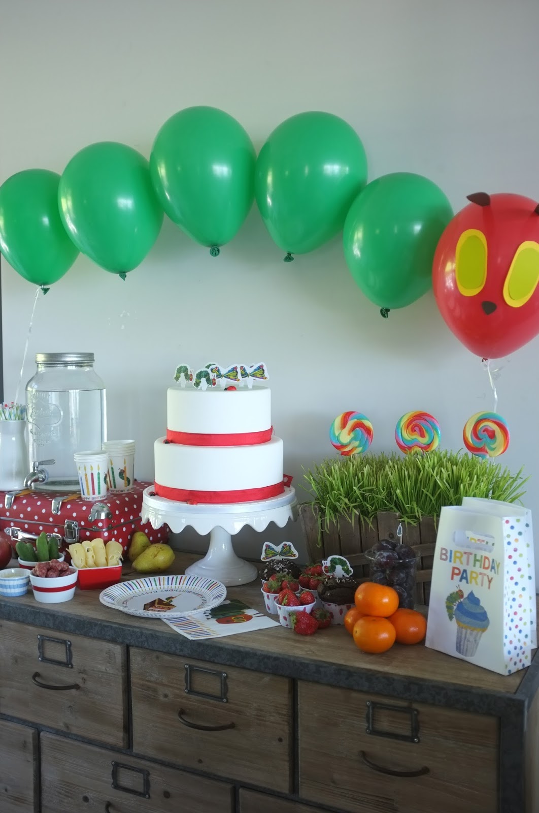 Cutest use of macarons ever! party ideas Pinterest