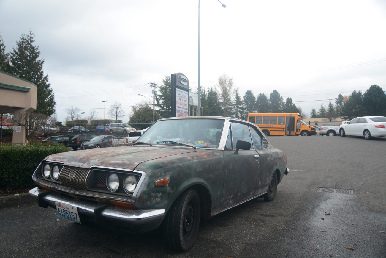 OLD PARKED CARS.: 1971 Toyota Corona MkII.