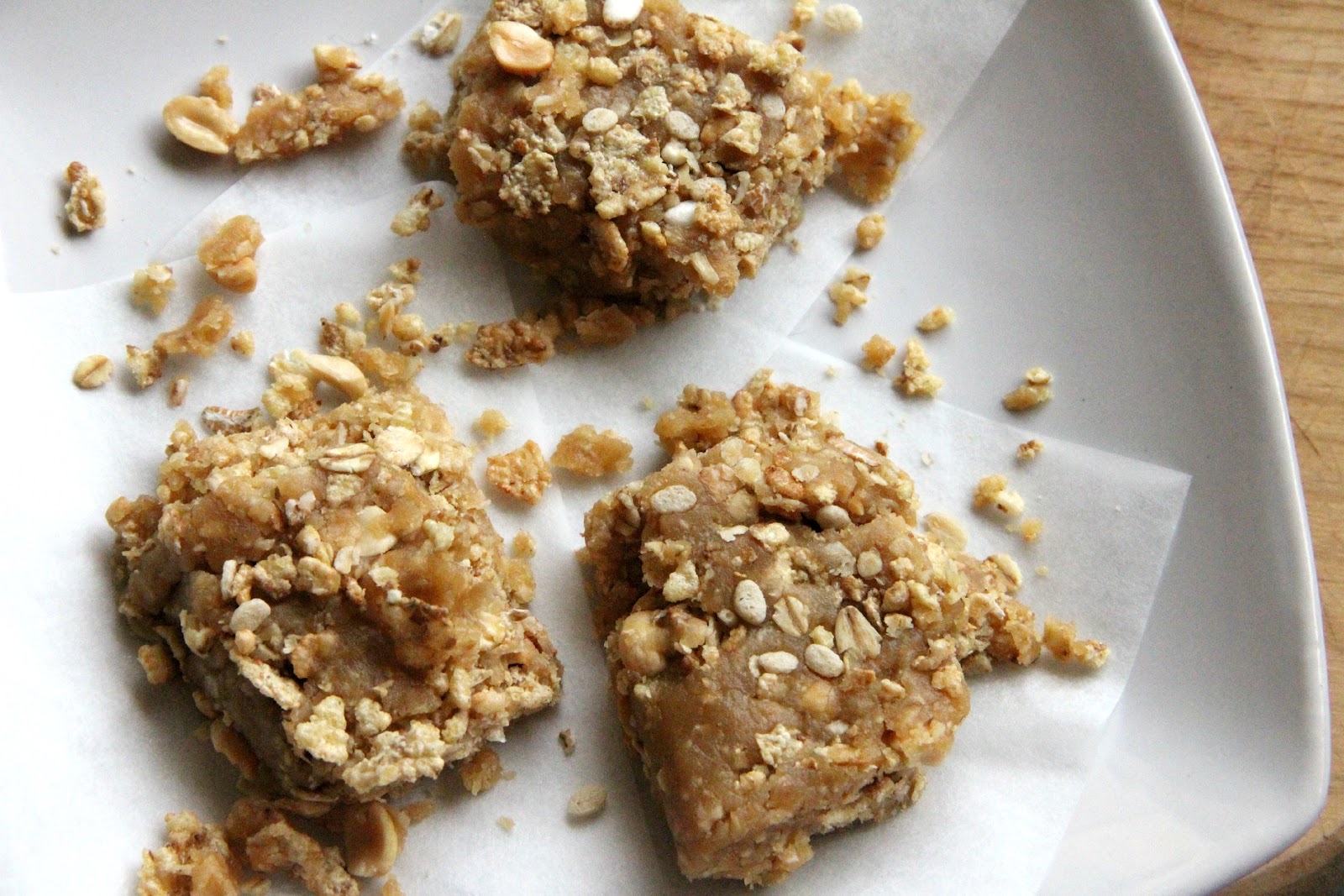 My Happy Place {no bake} Honey & Oat Cereal Peanut Butter Bars
