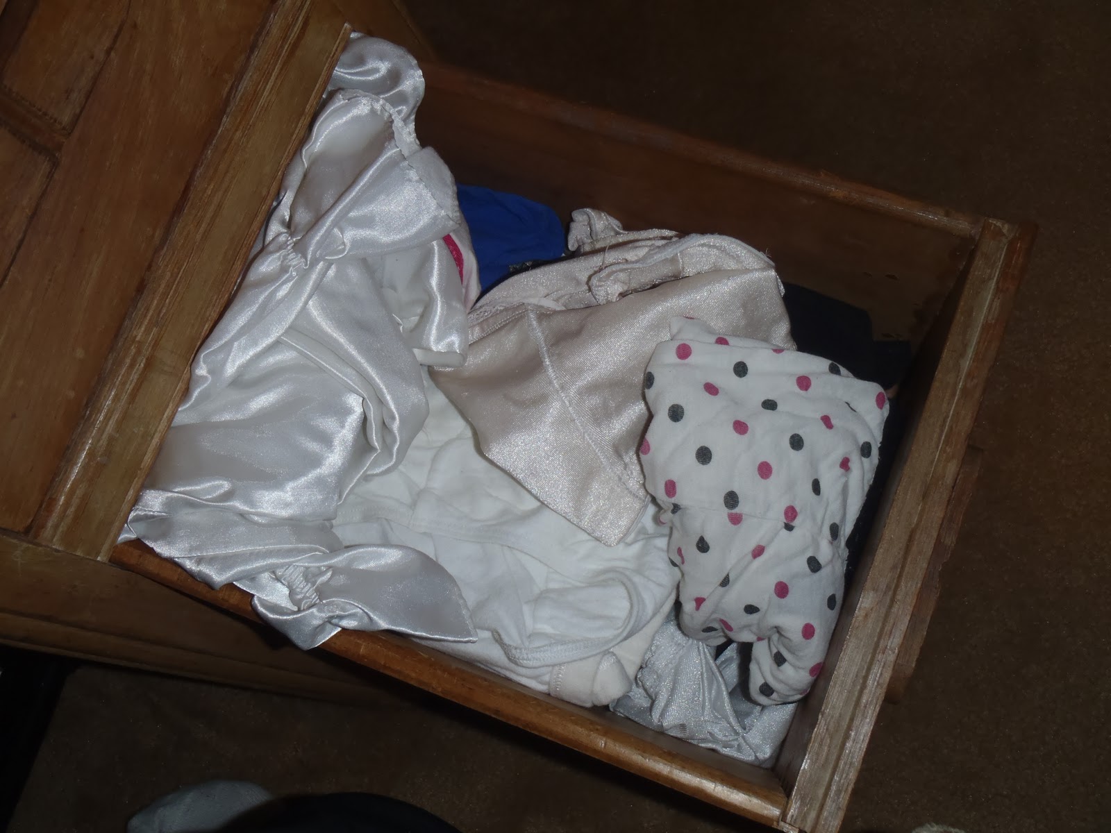 Ramblings from a Housewife What's in my drawers?