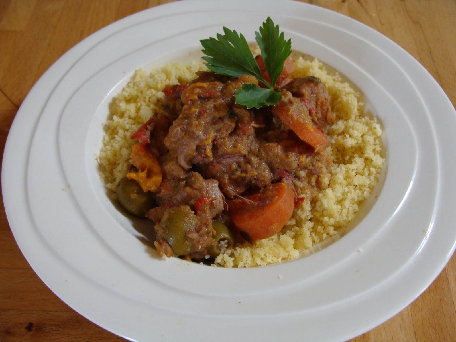 Leven in de keuken Tajine met kip, zoete bataat, groeten, dadels