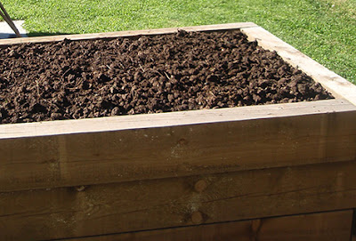 Cajonera con tierra de cultivo