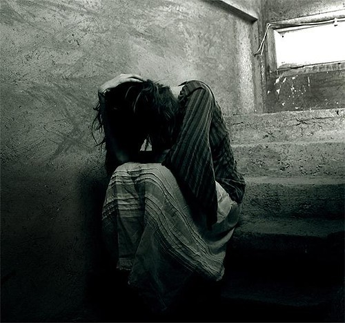 صور حزن والم - صفحة 2 Sadness,lonely,lonliness,girl,stairs-1842fbc36e093c1c648435531d780185_h