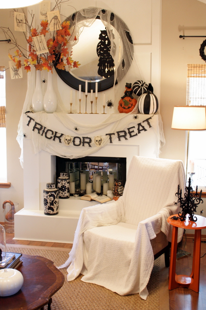 Halloween Mantels {Halloween Home}