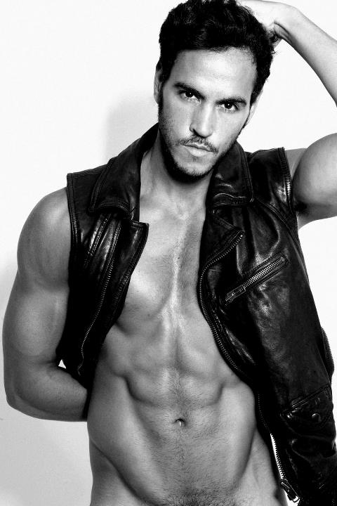 Красавицы обнажают вульву перед своими мачо Красавицы обнажают вульву перед своими мачо