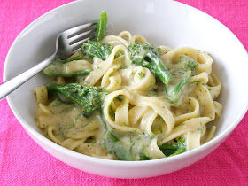 Tagliatelle in a Creamy Vegan Garlic Sauce with Broccoli