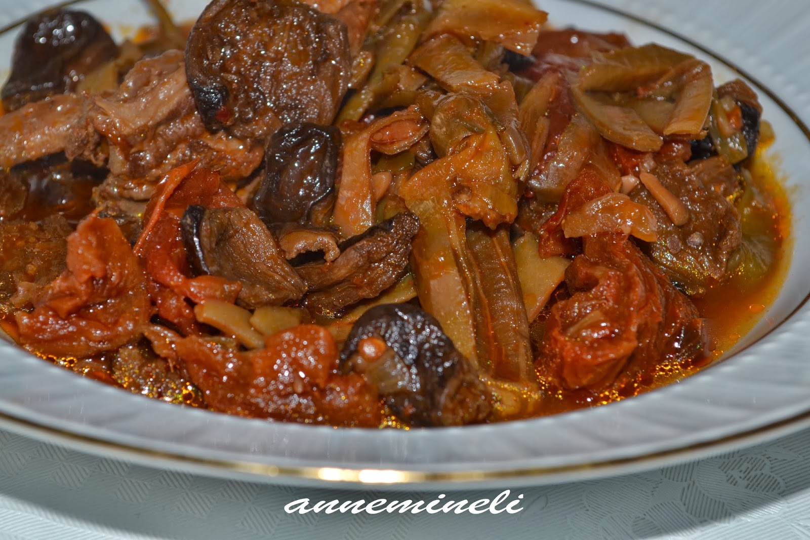 ANNEMİNELİ ETLİ KURU SEBZE YEMEĞİ (ANADOLU YÖRESİ)