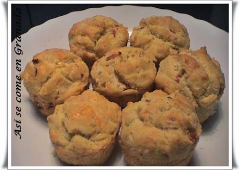 http://www.asisecomeengranada.com/2013/12/muffins-de-jamon-con-queso-reto.html