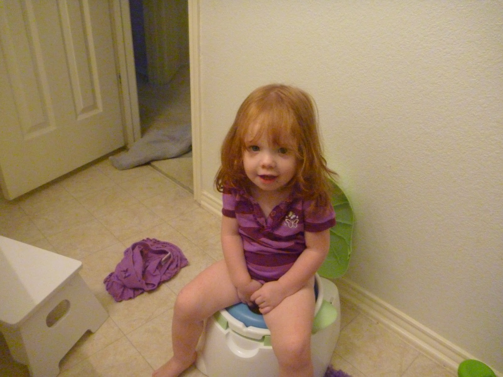 Kids potty training videos, potty training girls imitating mommy