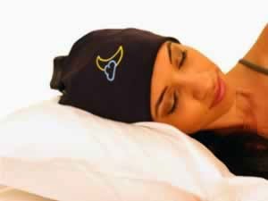 Справиться с бессонницей поможет «снотворная шапочка»