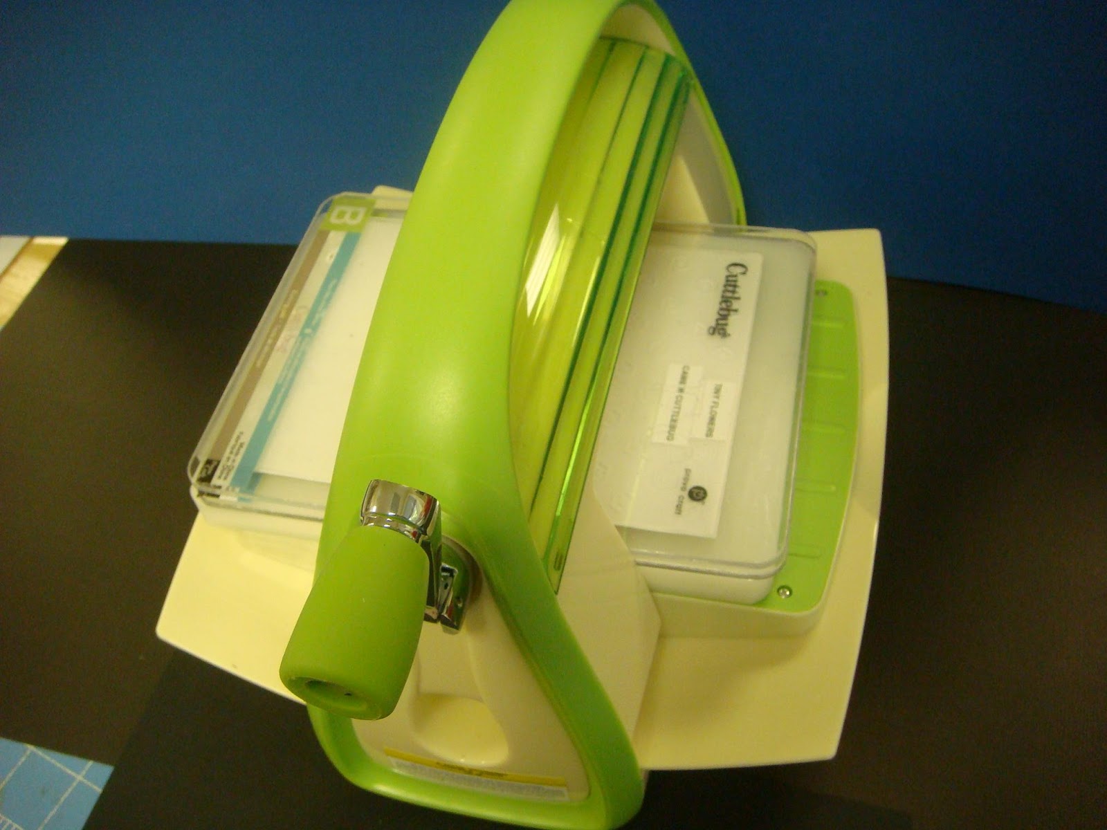 Carolyn's Creative Corner Cuttlebug Tutorial Part 1 "Embossing Folders"