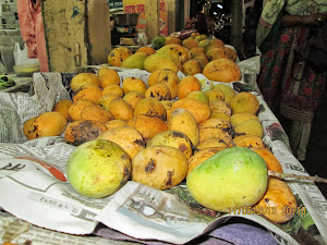 "Bonsai Alphonso mangoes" in Malvan Market.