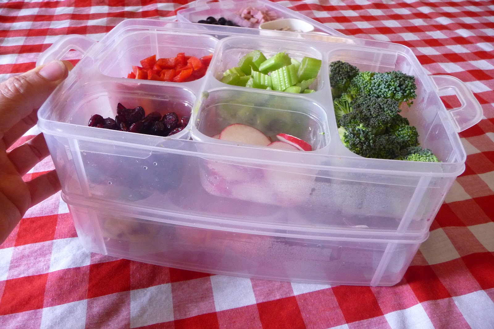 How to Make a Salad Bar Beneficial Bento