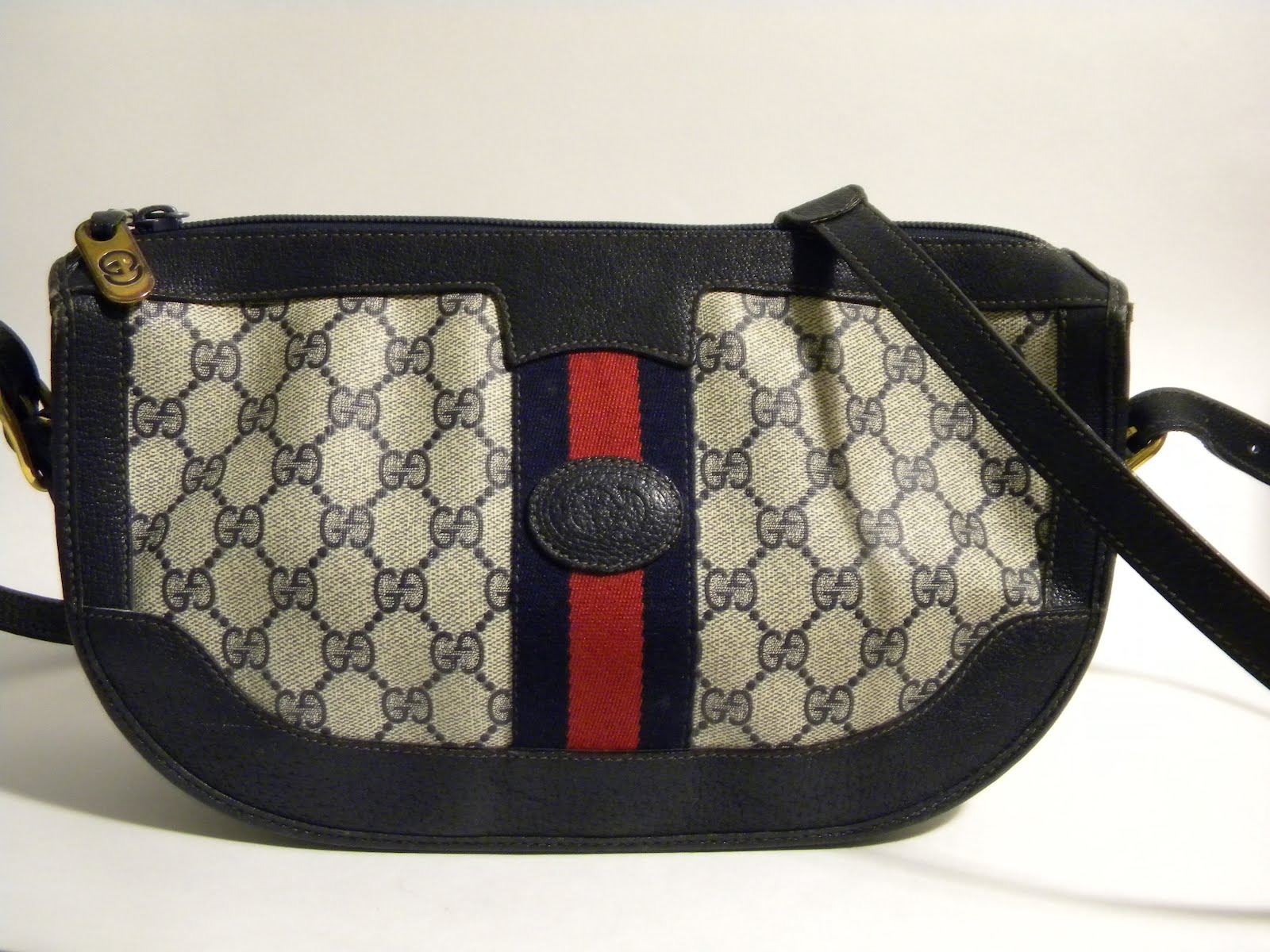 Bleu Vintage VIntage Gucci Crossbody Bag In Navy