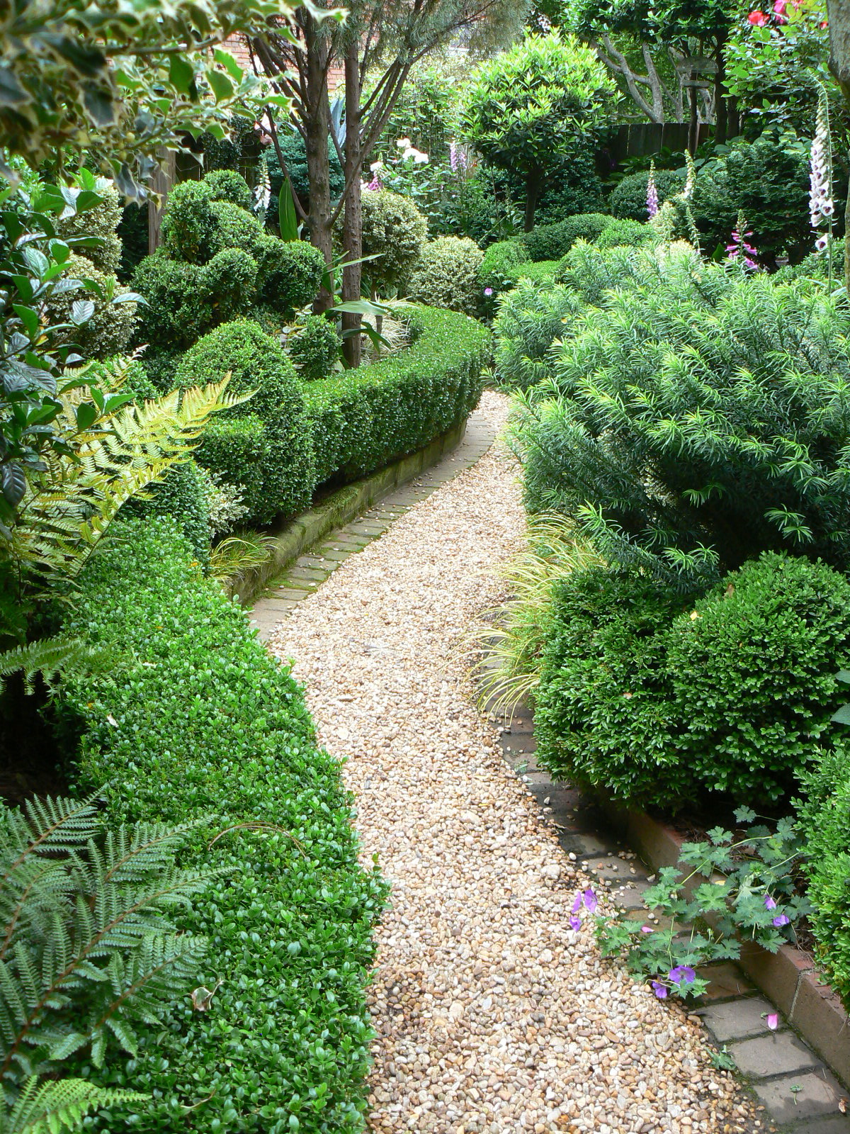the garden: gravel paths and patios