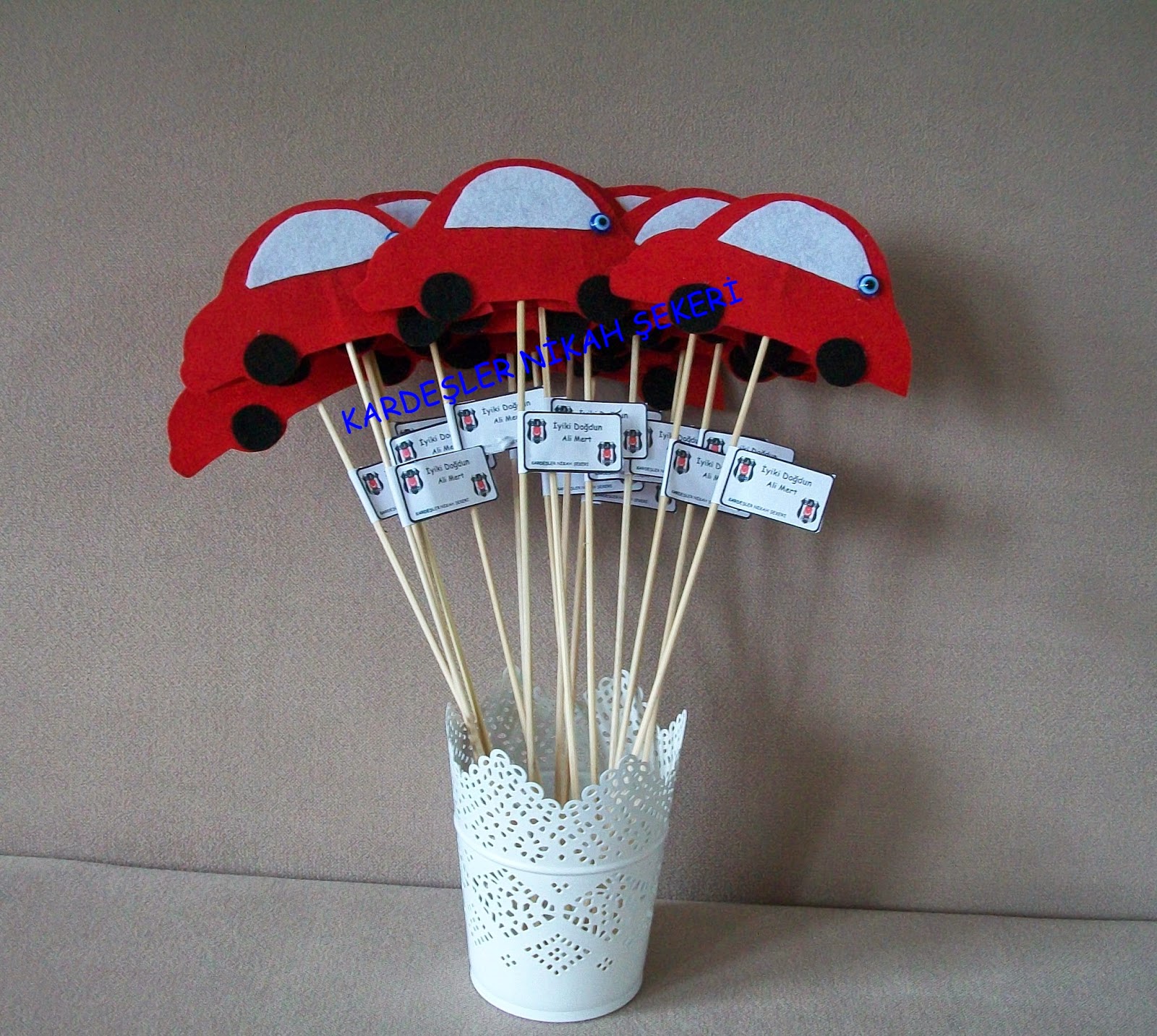 Kardeşler nikah Şekeri. Keçe doğum günü süs