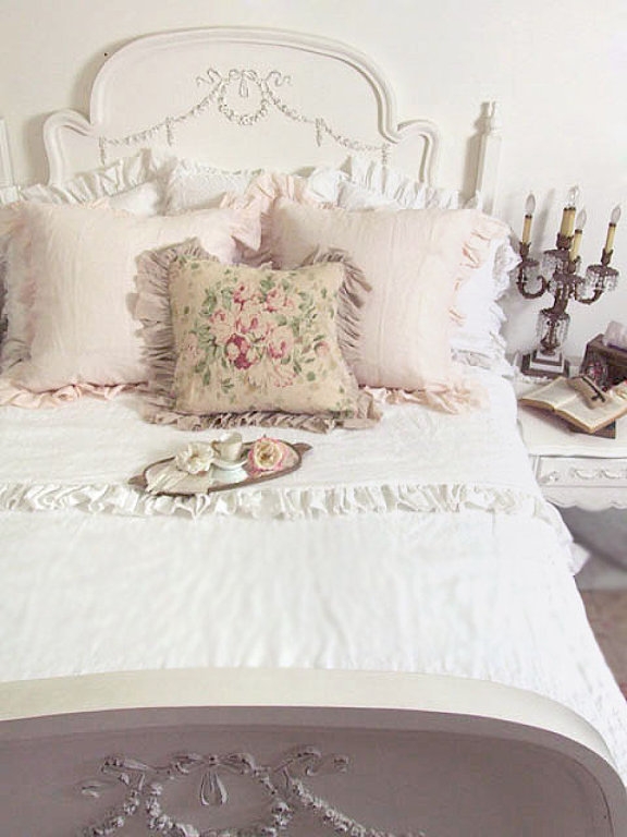 Take 5 The Perfect Cottage Vintage Bed The Cottage Market