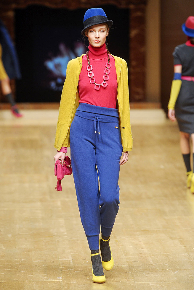 FASHION COLOR TREND REPORT - Pantone 58 FASHION COLOR TREND REPORT - Pantone 52