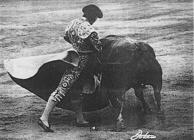 Resultado de imagen de sombras de toreros en el ruedo