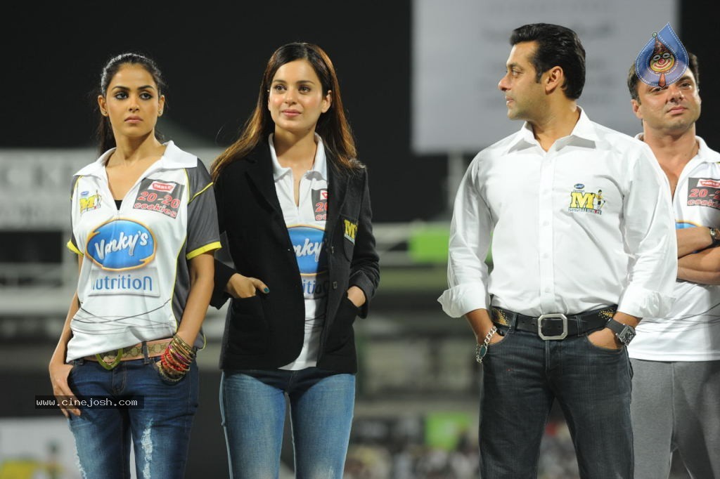  CCL 2 Opening Ceremony - Hot Bollywood Babes