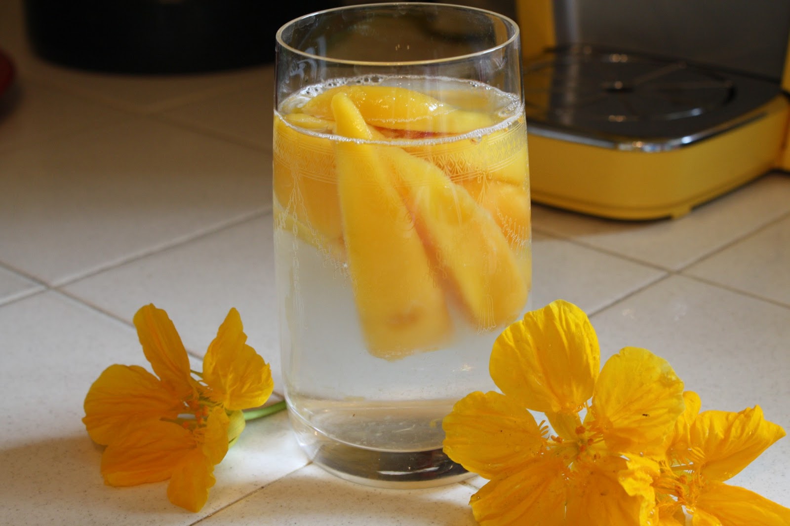 Sunny Simple Life Refreshing Peach Water