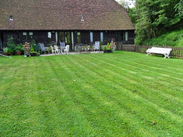 Foley Farm Barn, Leeds, Kent www.aroundaboutbritain.co.uk / BED & BREAKFAST