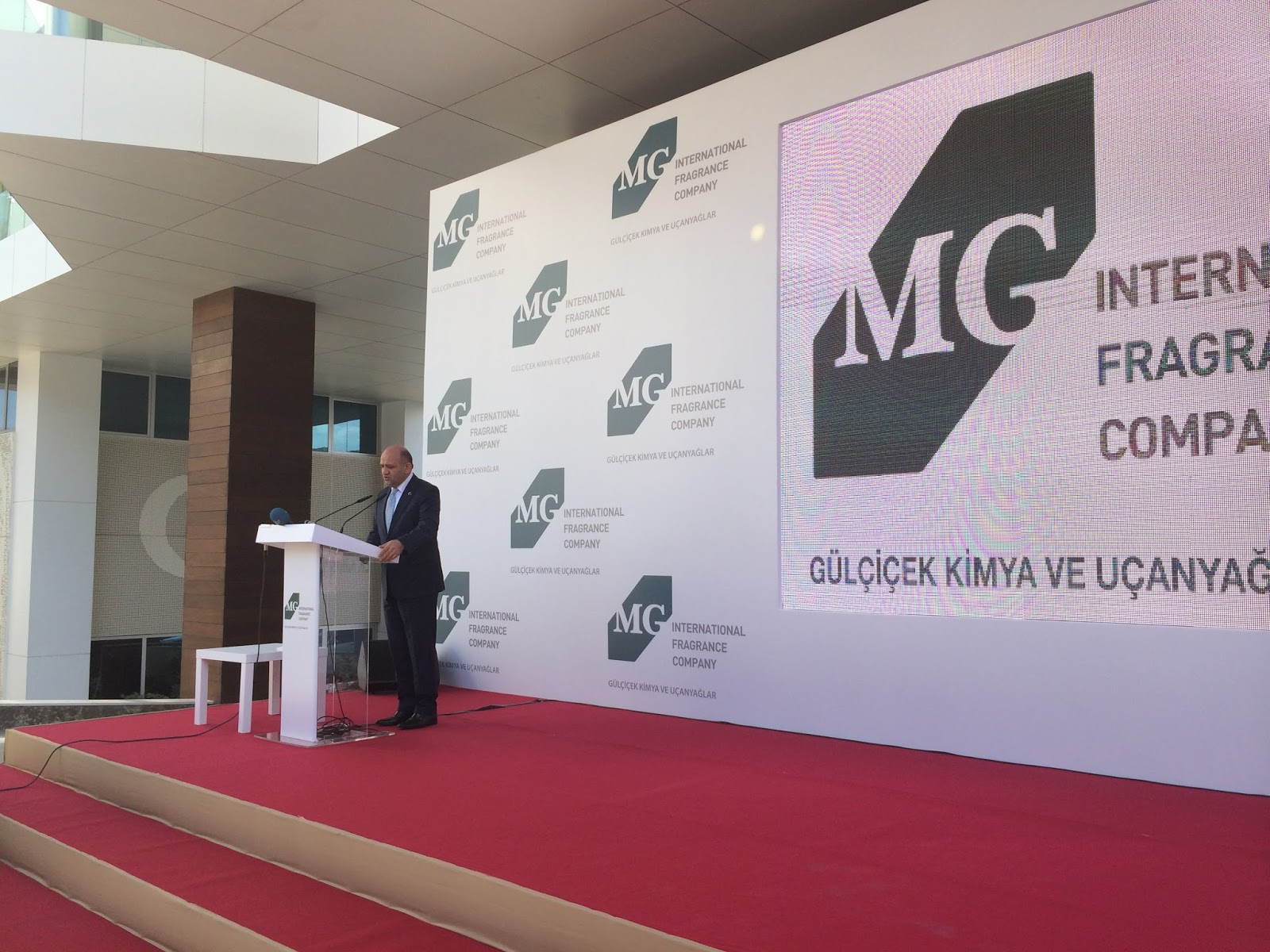 MG Gülçiçek Creates Corporate Fragrance for Turkish Airlines