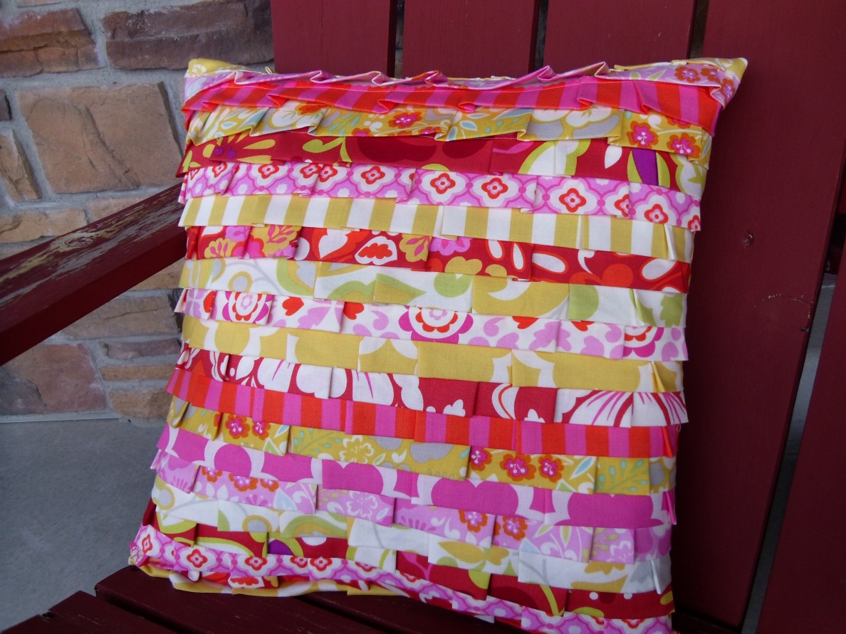 Ameroonie Designs Pleated Layers Pillow {tutorial}