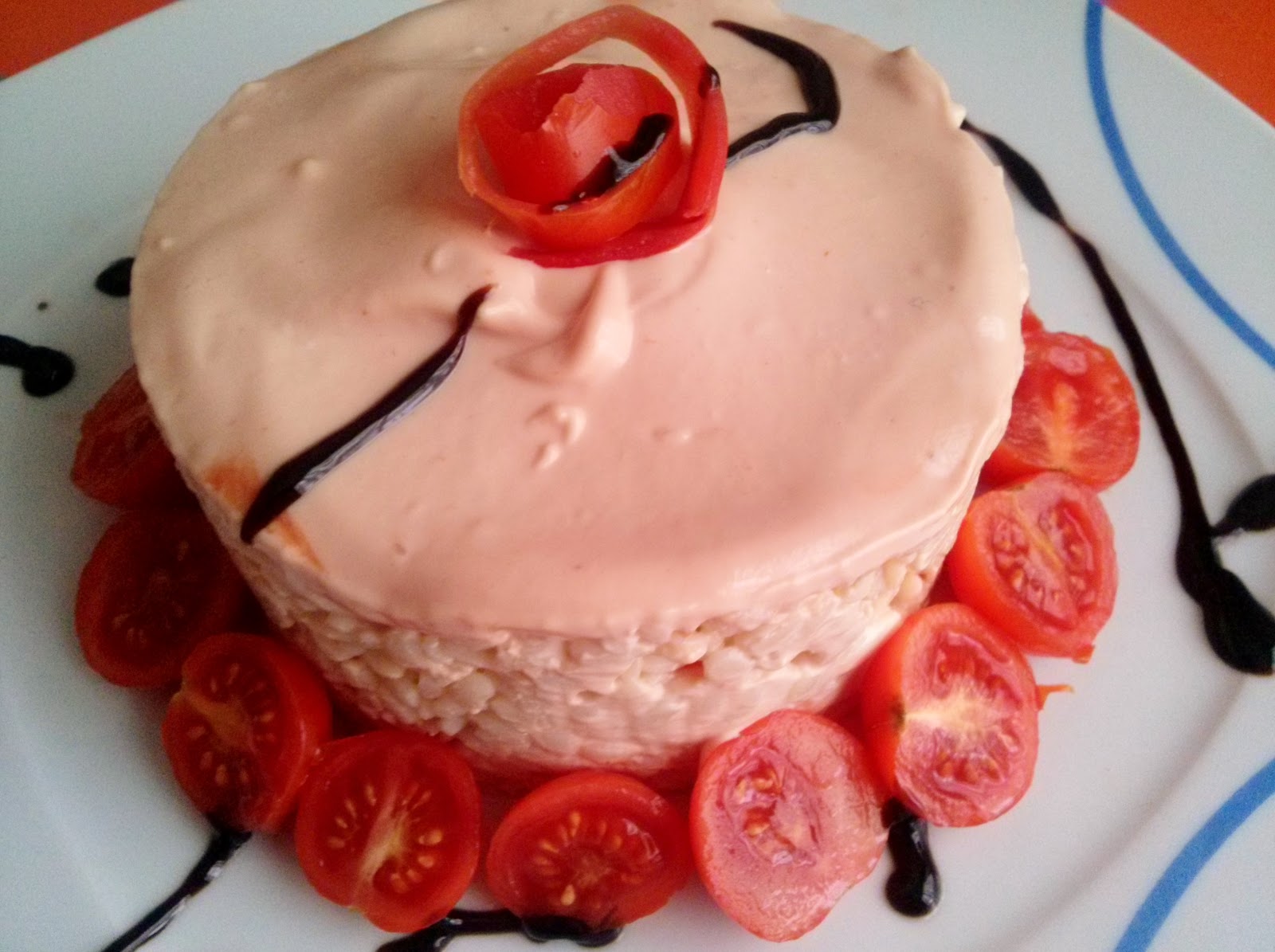 Ensaladilla De Pepitas De Melón Y Salsa Rosa
