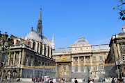 Les visites de Théo vous propose des visites guidées insolites dans Paris . (palais de justice de paris)