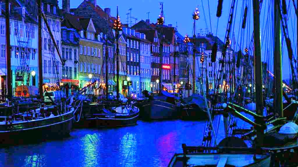 Top 10 Most Beautiful Cities at Night in the World Most Beautiful