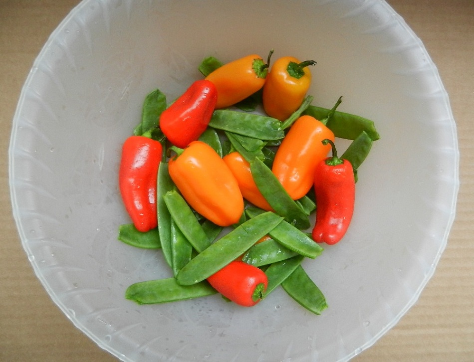 Sizzling Indian Recipes..... Vine Sweet multicolor peppers,Snow peas