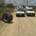 Rodas se soltam de caminhão e acertam dois veículos na zona rural de Coité