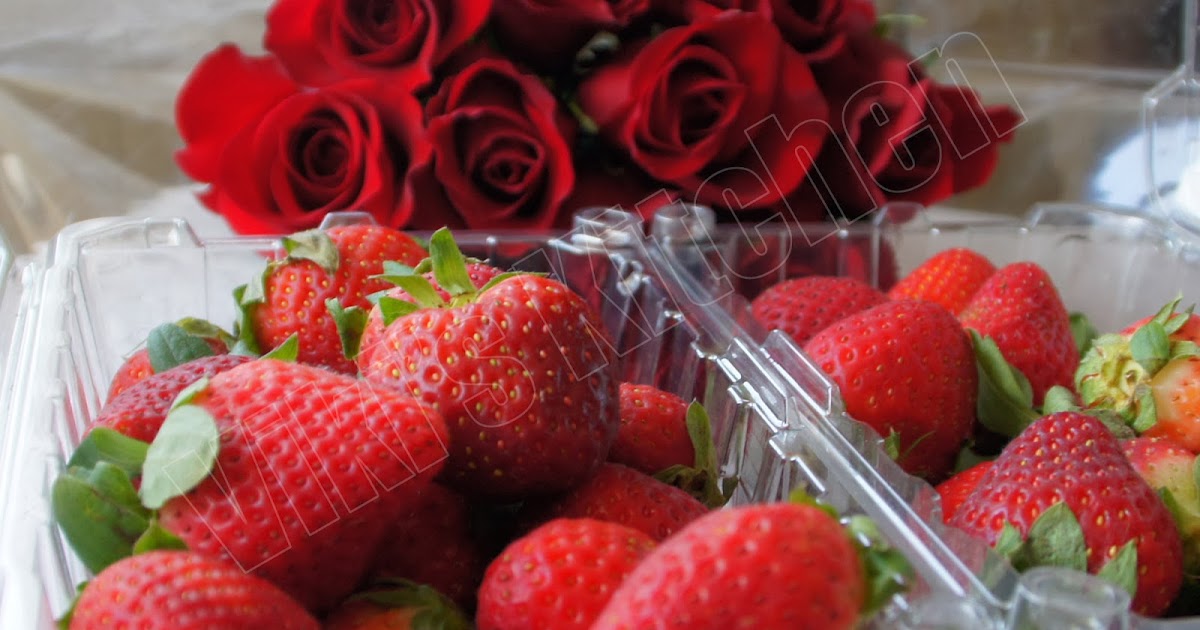 Viki 's Kitchen Chocolate dipped strawberry (microwave method)