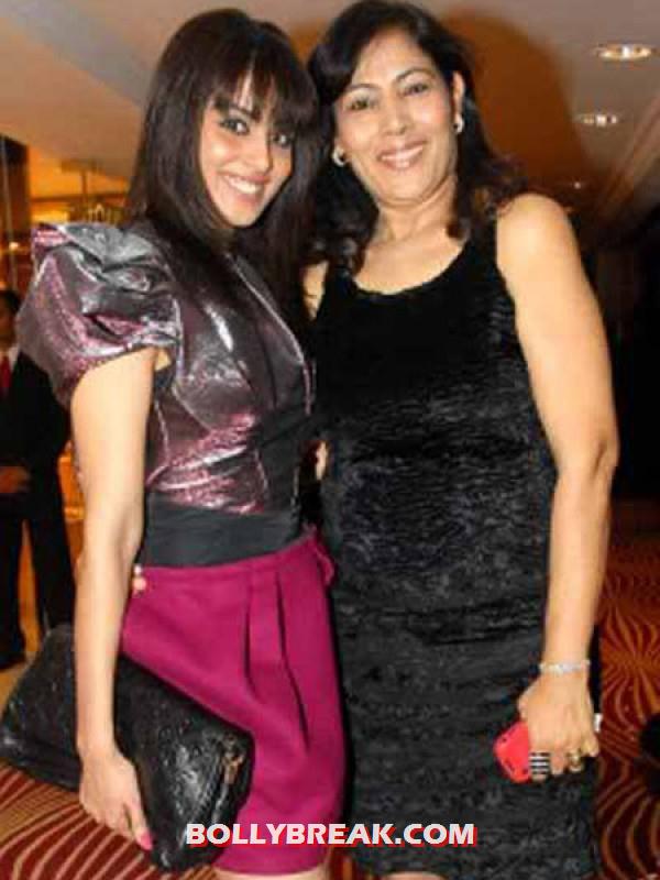 genelia d souza with om - (7) - Bollywood Starlets with Their moms and dads