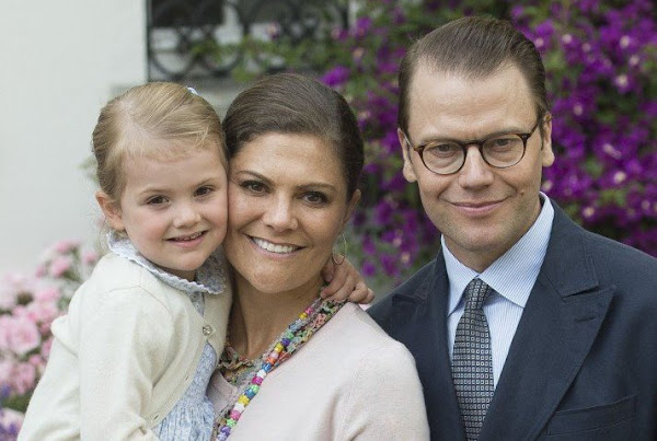 http://3.bp.blogspot.com/-9F77IRwBeuE/VenP4ZaP84I/AAAAAAAAw0c/NKxk13YPbwQ/s600/crown-princess-victoria-family.jpg