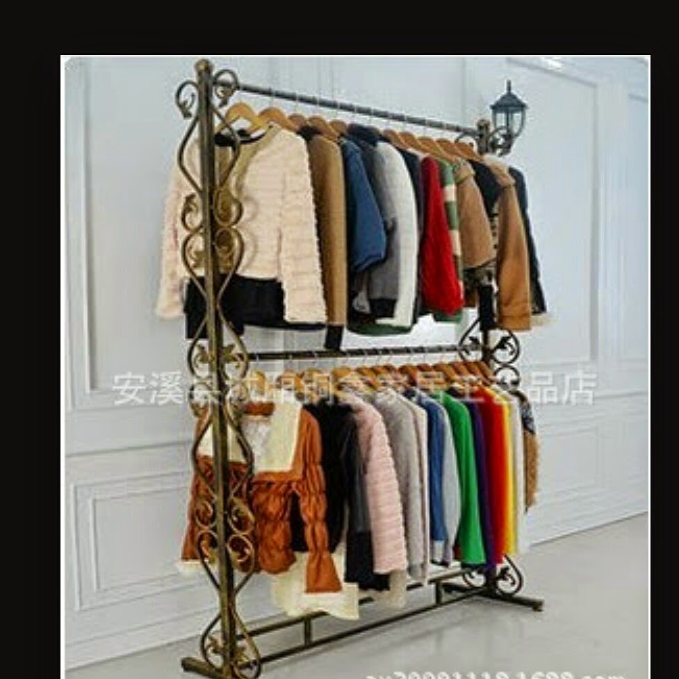 HANGER ZA NGUO....KWA MADUKA YA NGUO.... ILA HATA NYUMBANI...ZINAFAAA...KWA MAHITAJI WASILIANA