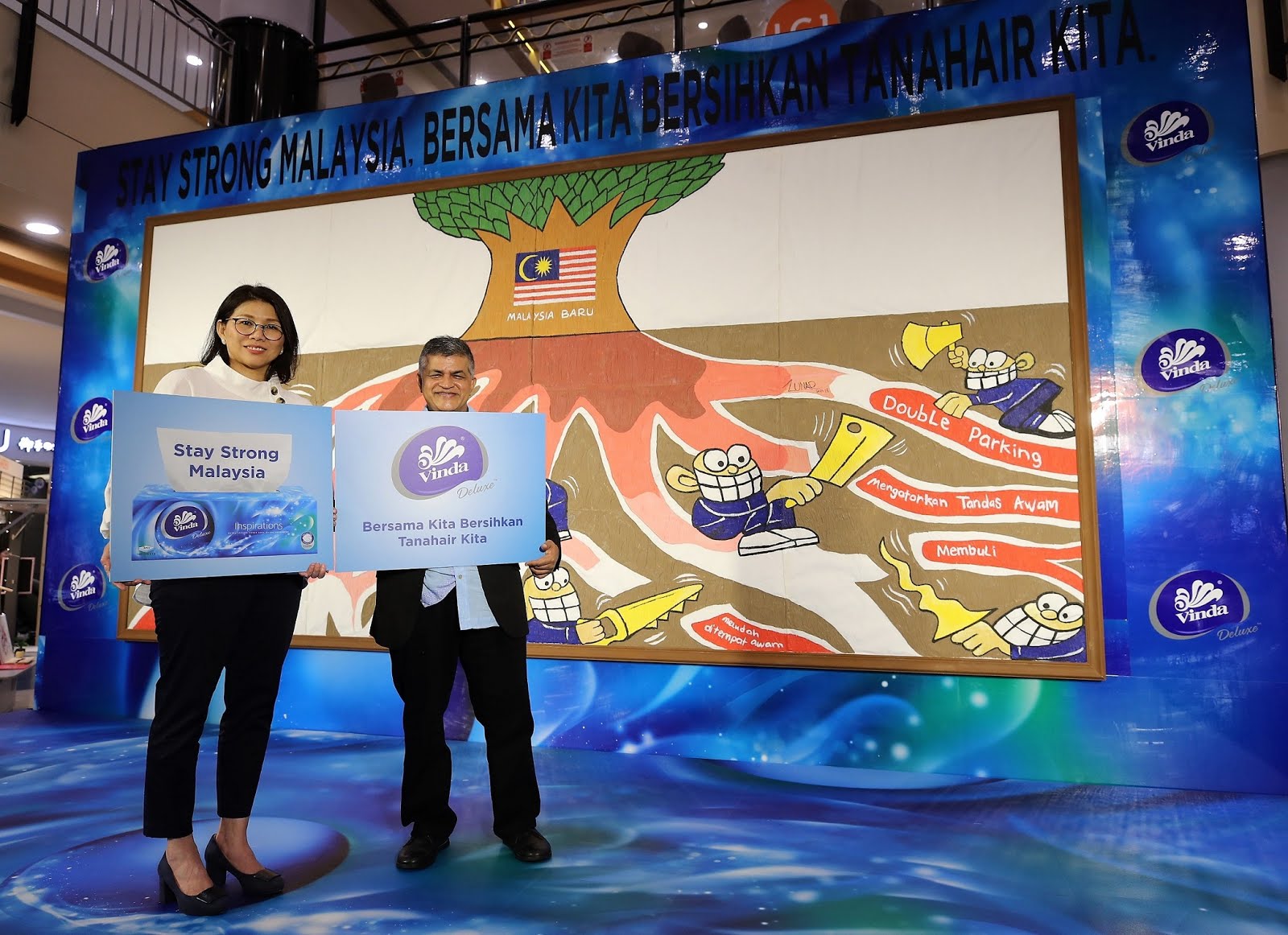 KARYA SENI KOMIK TERBESAR DI MALAYSIA ATAS KERTAS TISU - 7klik