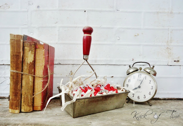 Repurposed Pans and Wooden Handles by http://knickoftimeinteriors.blogspot.com/