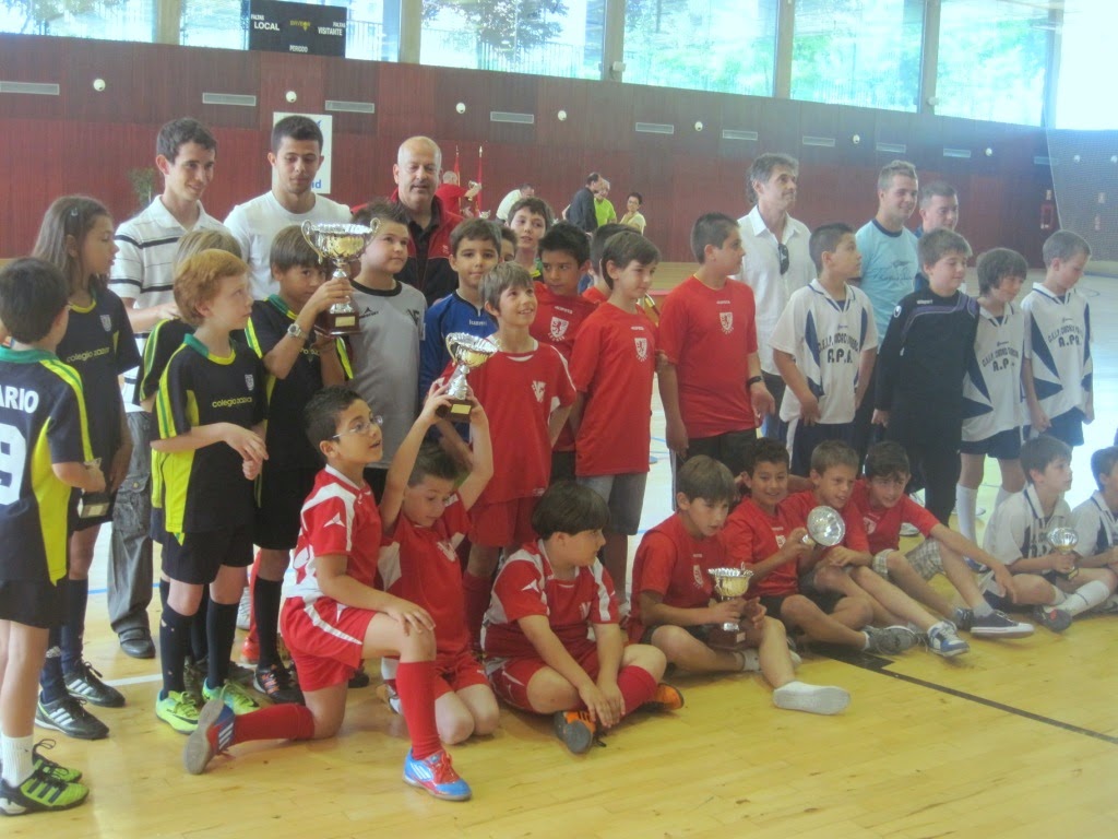 CELEBRANDOLO CON LOS EQUIPOS (RIVALES Y AMIGOS) TRADICIONALES...