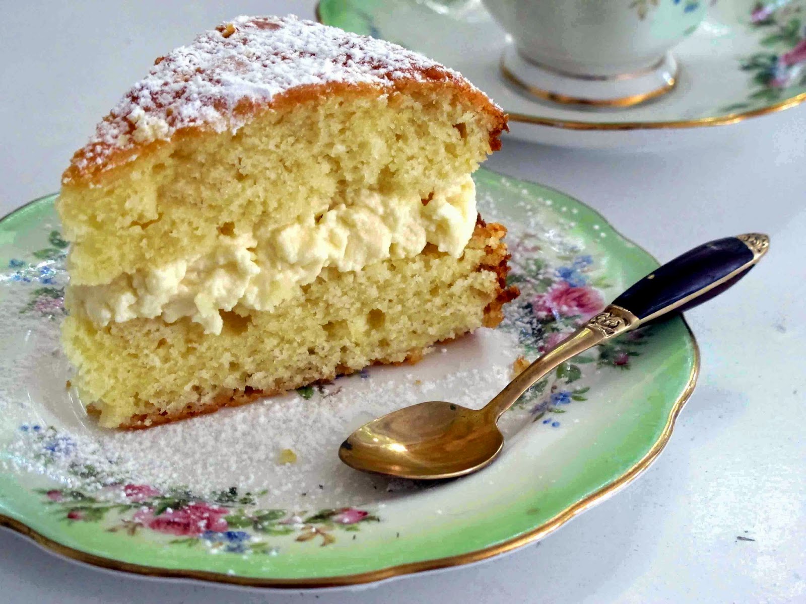 Shoot and Eat Quark Lemon Cake with a Creamy Ginger Filling