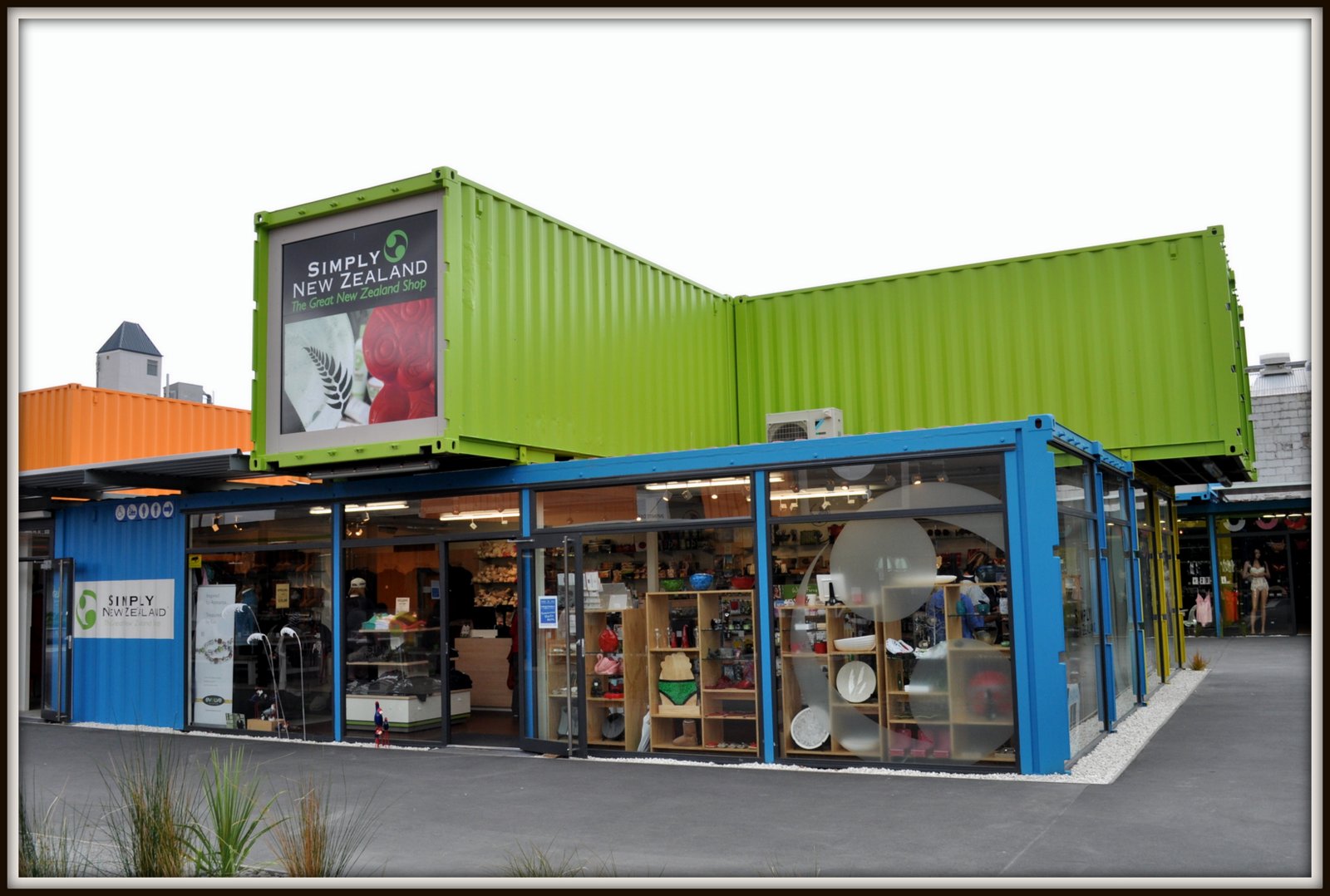 DUTCHCORNER Container shops