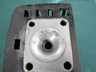 Piston material welded onto cylinder head - Yamaha RD125A 1974