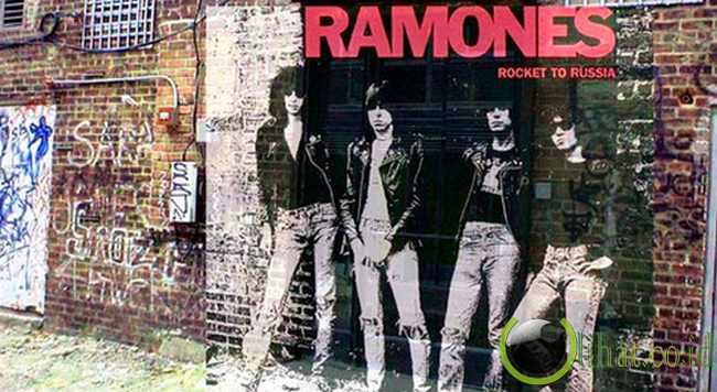  Ramones - 'ROCKET TO RUSSIA' 