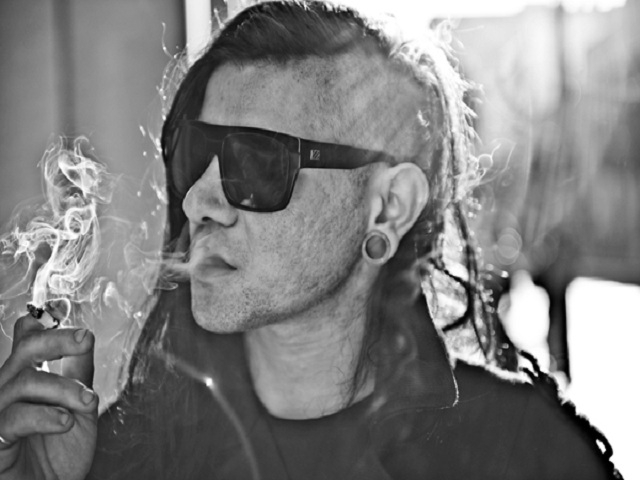 r_640_480_skrillex.jpg