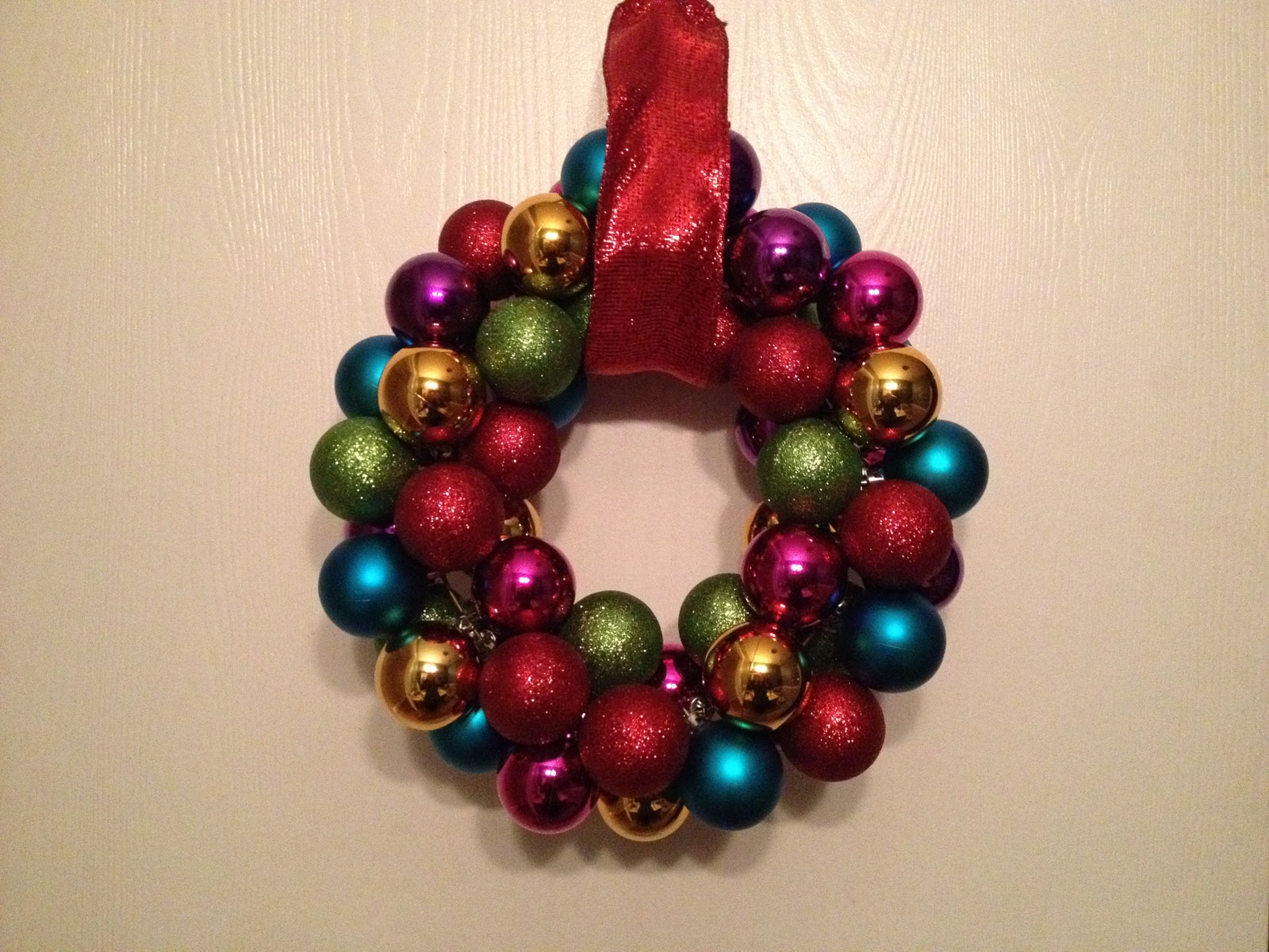 The Thompson Treehouse: Christmas Wreath - another great kids craft for